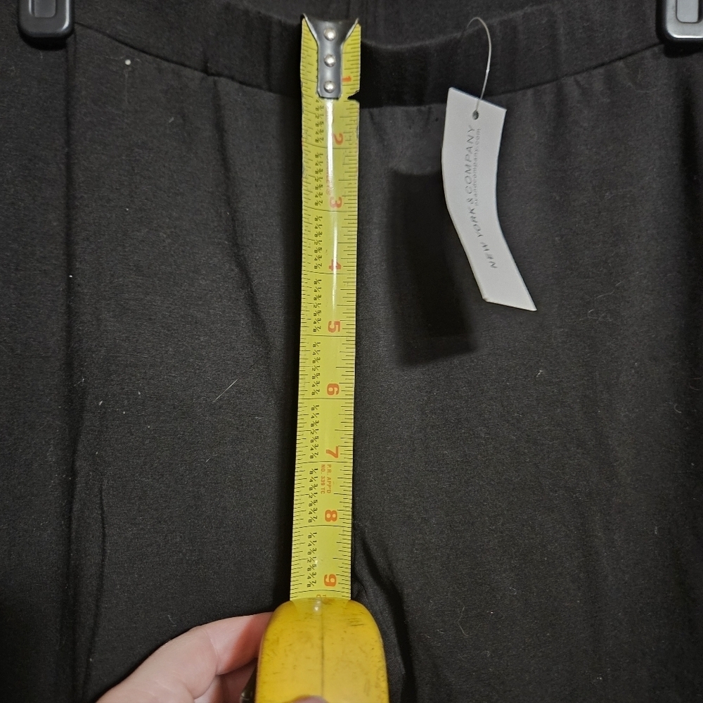 New York&company NWT black Leggings With Criss Cross Side Detail! - Picture 6 of 7